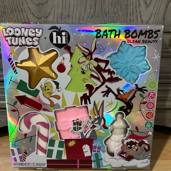 LOONEY TUNES Other - BRAND NEW BATH BOMB SET! NIB! NWT! SMOKE FREE HOME!